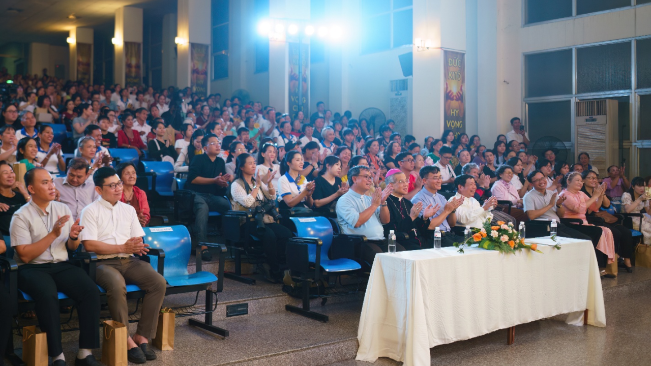 Đêm Nhạc “Đức Kitô – Hy vọng cho Bạn và Tôi” - Trung Tâm Mục Vụ 18/10/2025