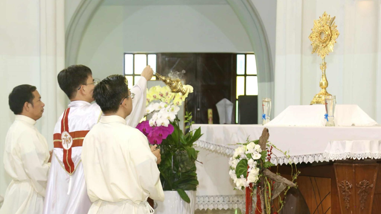 Chầu Thánh Thể Cầu Nguyện Cho Loan Báo Tin Mừng - Toàn Tập