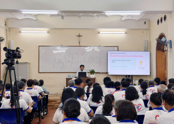 Lớp B1 Đào tạo Kitô hữu loan báo Tin Mừng: Học hỏi Tin Mừng Matthêu, Marcô và tìm hiểu Phật giáo
